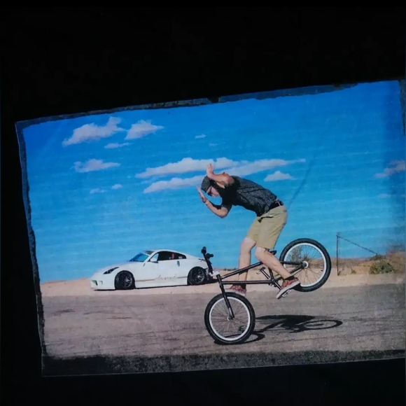 MEDIUM THRILLTHY UNISEX T SHIRT - Picture 2 of 3